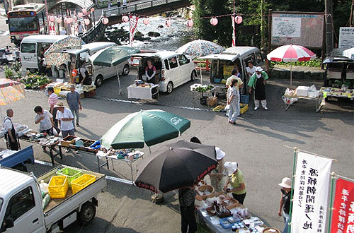 湯河原温泉 日曜観光朝市